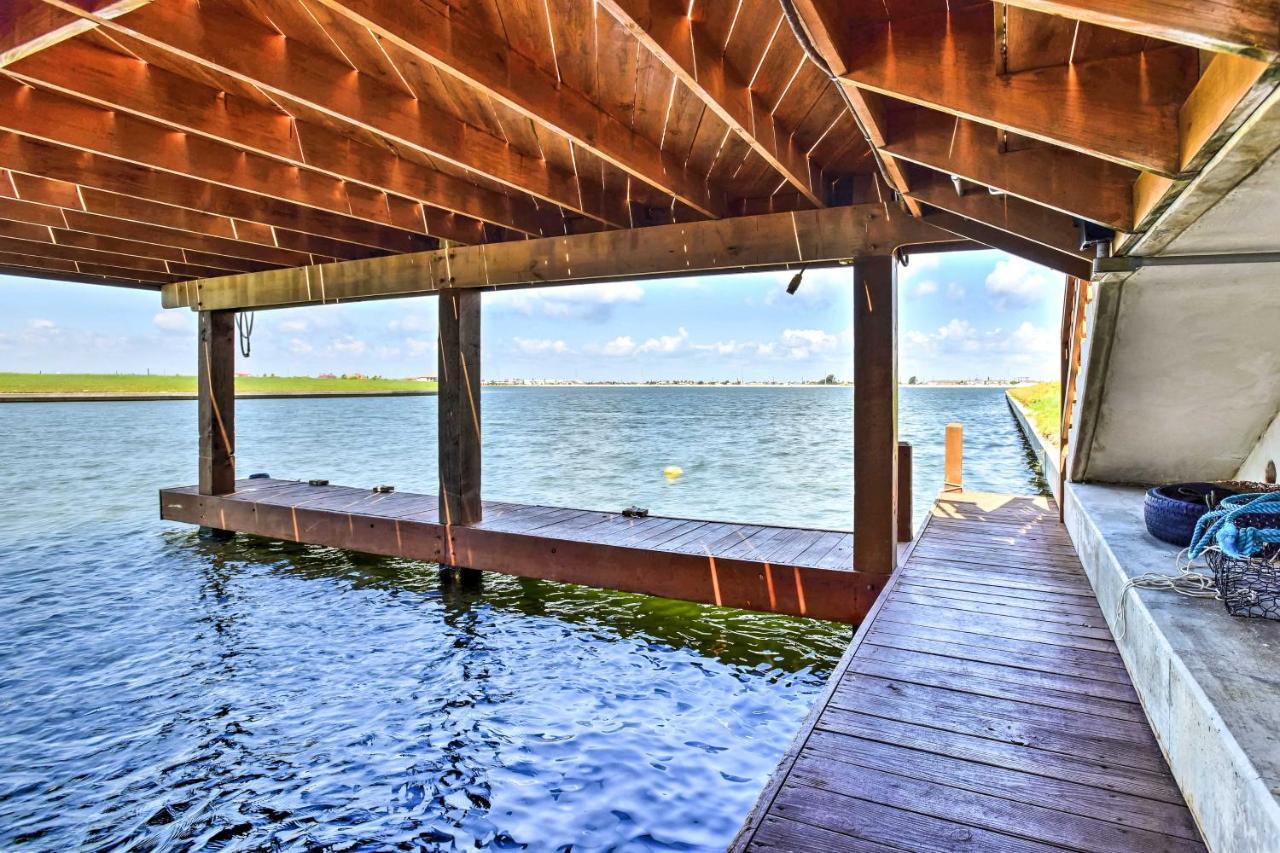 Holiday home Waterfront Townhome With Pool And Dock! *