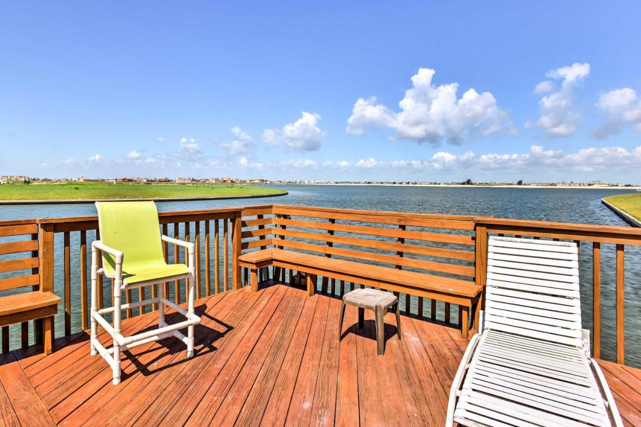 Holiday home Waterfront Townhome With Pool And Dock!