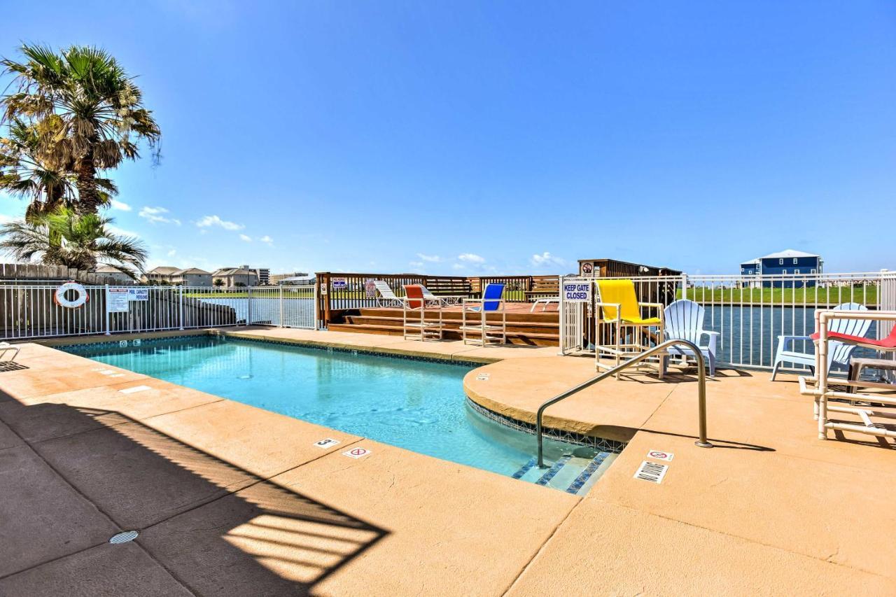 Holiday home Waterfront Townhome With Pool And Dock!