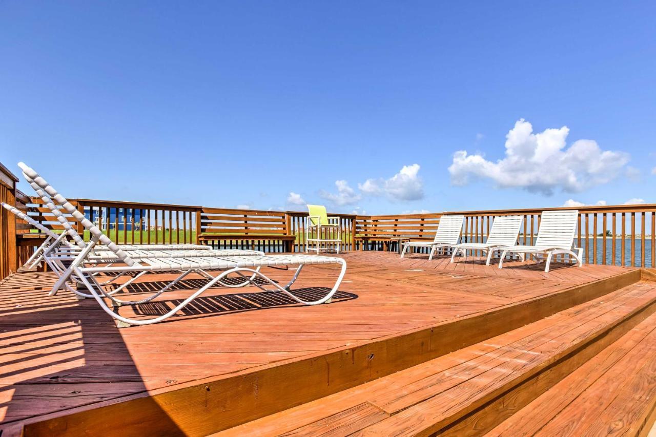 Waterfront Townhome With Pool And Dock! Holiday home Corpus Christi