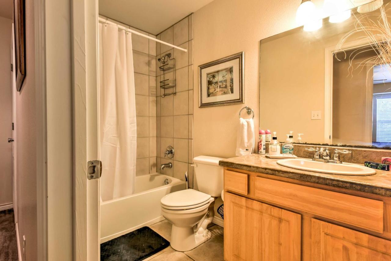 Waterfront Townhome With Pool And Dock! Holiday home Corpus Christi