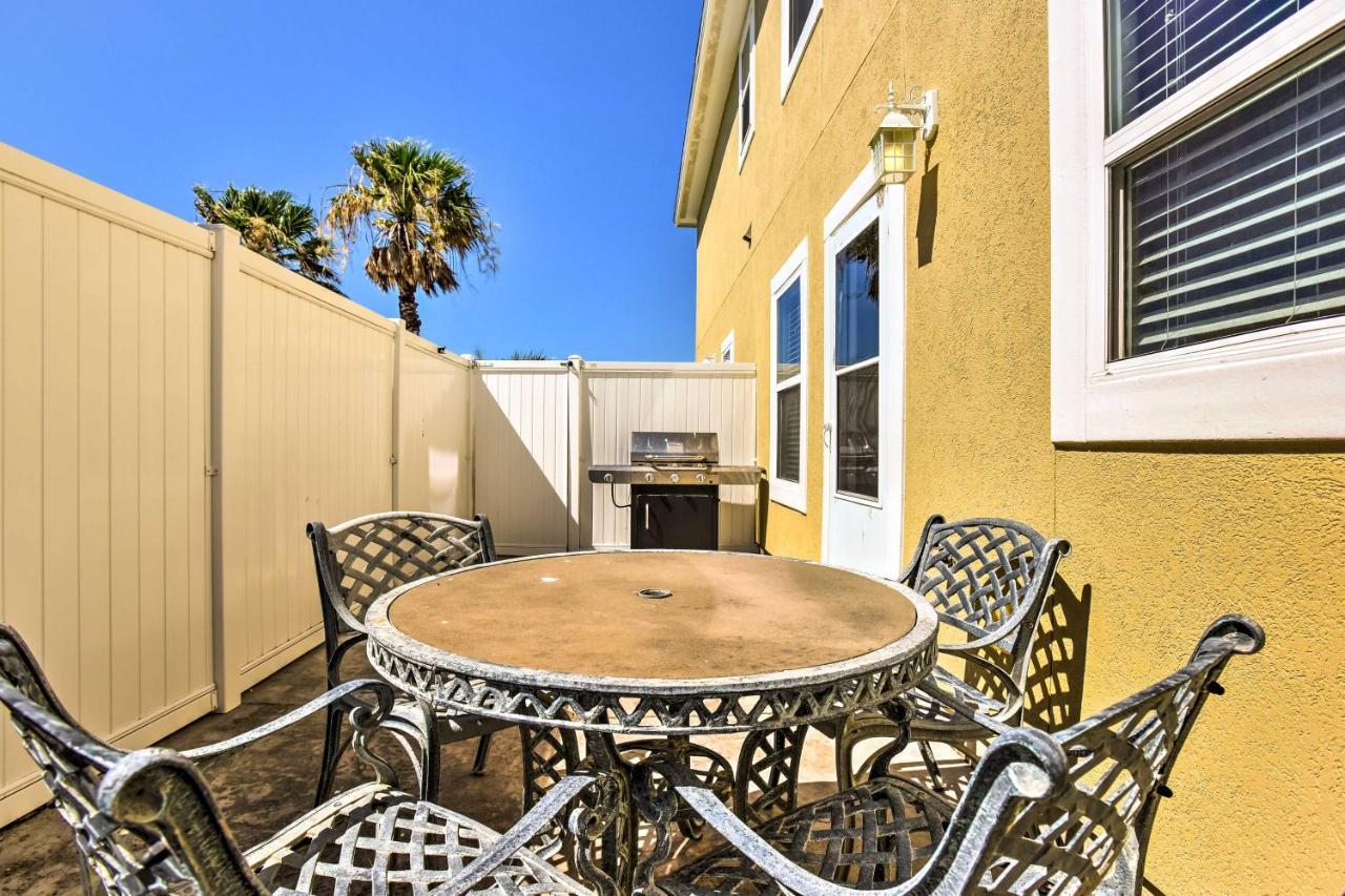 Holiday home Waterfront Townhome With Pool And Dock!