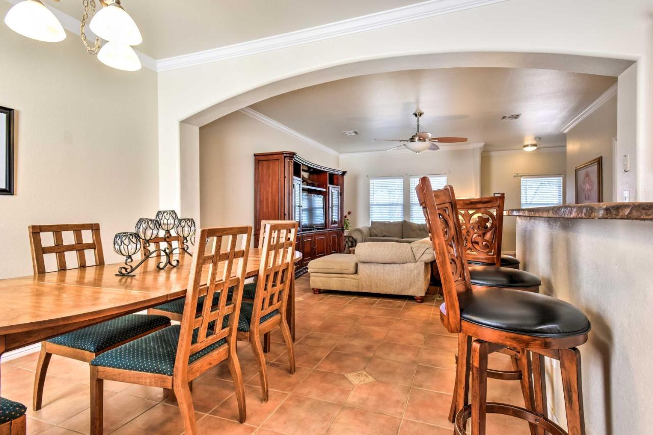 Holiday home Waterfront Townhome With Pool And Dock! *